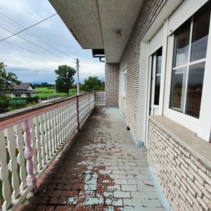 Kuća u Bratini (Pisarovina) 570 m2 - potencijal za starački dom, smještaj radnika, vrtić…
