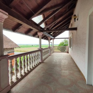 Kuća u Bratini (Pisarovina) 570 m2 - potencijal za starački dom, smještaj radnika, vrtić…