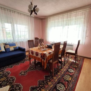 Kuća u Bratini (Pisarovina) 570 m2 - potencijal za starački dom, smještaj radnika, vrtić…