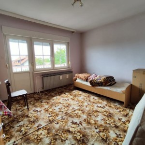 Kuća u Bratini (Pisarovina) 570 m2 - potencijal za starački dom, smještaj radnika, vrtić…