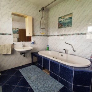 Kuća u Bratini (Pisarovina) 570 m2 - potencijal za starački dom, smještaj radnika, vrtić…