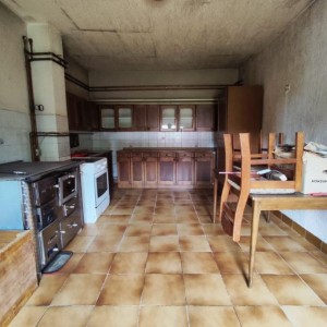 Kuća u Bratini (Pisarovina) 570 m2 - potencijal za starački dom, smještaj radnika, vrtić…