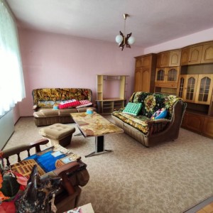 Kuća u Bratini (Pisarovina) 570 m2 - potencijal za starački dom, smještaj radnika, vrtić…