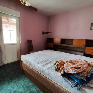 Kuća u Bratini (Pisarovina) 570 m2 - potencijal za starački dom, smještaj radnika, vrtić…
