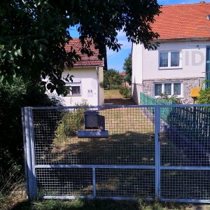 Kuća s okućnicom - Sarvaš
