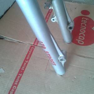 Prednje Vile Hysoung Cruiser II 125 Model 95-99.g. Cijena 87 Eura
