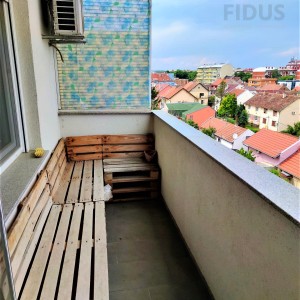 Peterosoban stan s parkingom - širi centar Osijeka