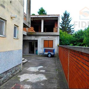 Zgrada s 3 stana + poslovni prostor - Donji grad (Osijek)