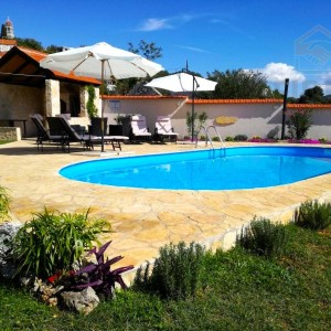 Kuća s bazenom - Donji Humac (otok Brač)