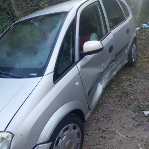 Opel meriva 2004 godina komplet ili u Djelovima Dizel