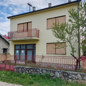 Obiteljska kuća s poslovnim prostorom - Mirkovci