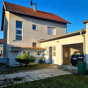 Obiteljska kuća s garažom - Tenja