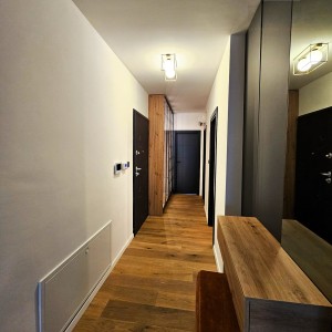 Atraktivan stan s garažom - širi centar Osijeka