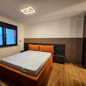 Atraktivan stan s garažom - širi centar Osijeka