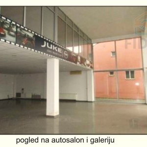 Poslovna zgrada s parkingom