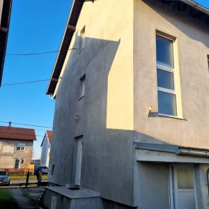 Obiteljska kuća s garažom - Tenja