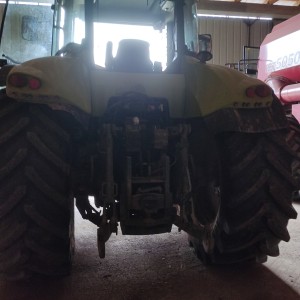 Prodajem traktor Claas axion 820