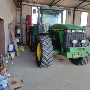 Traktor John Deere 8200