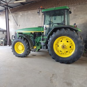 Traktor John Deere 8200