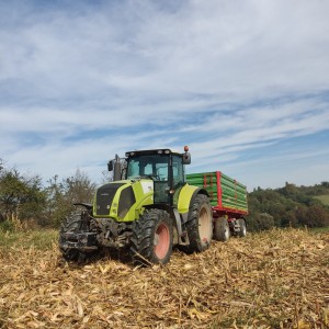 Prodajem traktor Claas axion 820