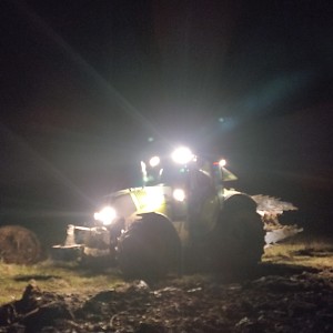 Prodajem traktor Claas axion 820