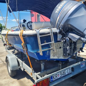 Gliser Titel F450 sa Yamaha motorom 100ks + prikolica Torbarina