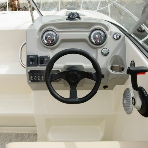BAYLINER 742CU CUDDY NOVO GLISER SA KABINOM-MOTOR MERCRUISER 350PHP