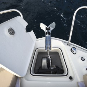 BAYLINER VR5OCU CUDDY NOVI GLISER SA KABINOM SA LAGERA BEZ MOTORA