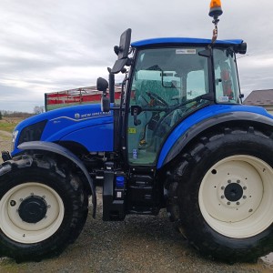 TRAKTOR NEW HOLLAND