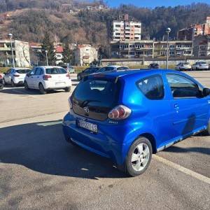 prodaje se toyota