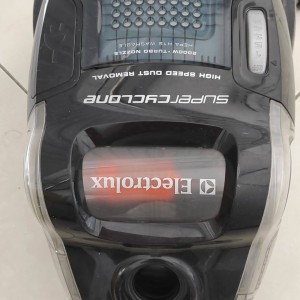 Usisavač Elektrolux 2000W Turbo ispravan
