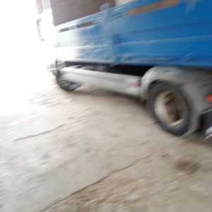 Kamion Mercedes s kranom 1223