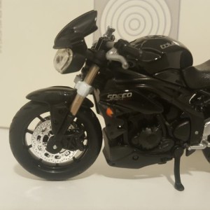 Maketa motor Triumph Speed Triple