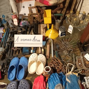 Kablovi za struju, antene, uređaje, 1 euro/kom.