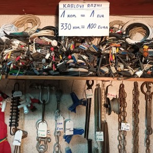 Kablovi za struju, antene, uređaje, 1 euro/kom.