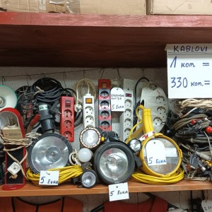 Kablovi za struju, antene, uređaje, 1 euro/kom.