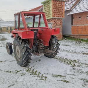 Traktor i priključci