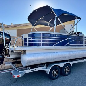 Bennington 22 LSR