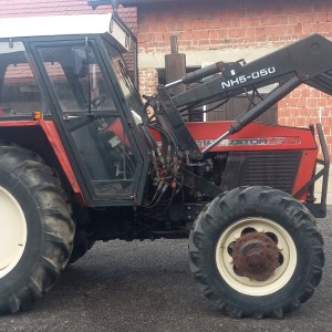 Traktor Zetor 10145 sa prednjim utovarivačem