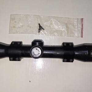 prodajem optiku Zeiss Dietal 4x32 sa nosačima za šinju, u odličnom stanju.