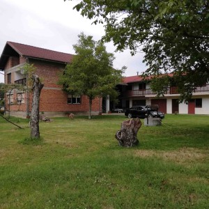 Katnica 552m2, 8+soba, okućnica 3.155m2, Razljev, općina Križ (Najam/prodaja)