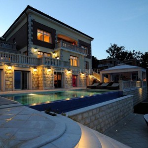 EXCLUSIVNA VILLA UZ MORE U OPATIJI - 1 RED DO MORA