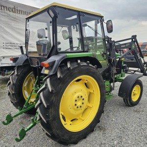 JOHN DEERE SA UTOVARIVAČEM