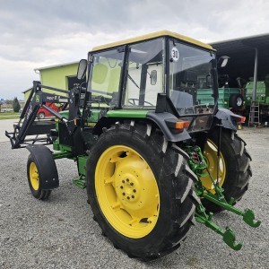 JOHN DEERE SA UTOVARIVAČEM