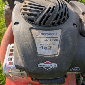 Kosilica za travu Husqvarna LC 140S + gratis plastični spremnik