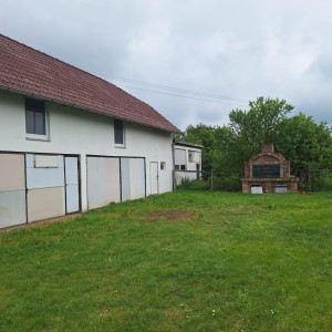 Kuća: Bošnjaci, 100.00 m2, zgrada, garaža, dvorište i oranica 3156m2