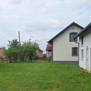 Kuća: Bošnjaci, 100.00 m2, zgrada, garaža, dvorište i oranica 3156m2