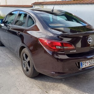 Opel astra sedan