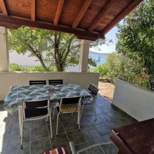 Apartmani Bulat -Apartman 2+2 ***, na otoku Prviću, 50 m od plaže/mora