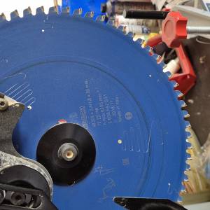 BOSCH potezno-nagibna pila GCM 12 SDE